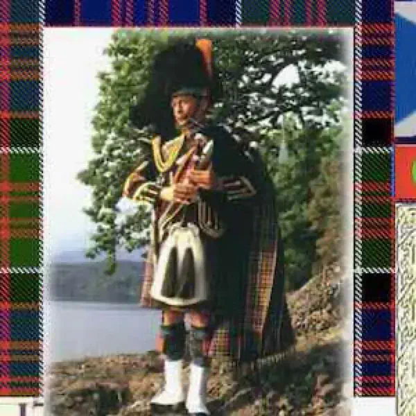 Alberto MacDonald, bagpiper