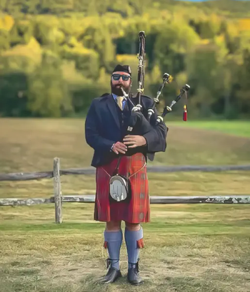 Duncan Hurst, bagpiper
