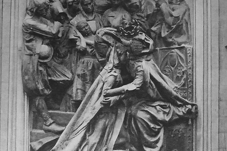 Secret society Gwenn ha Du bombs the momument representing the union of Brittany with France at Rennes, Brittany